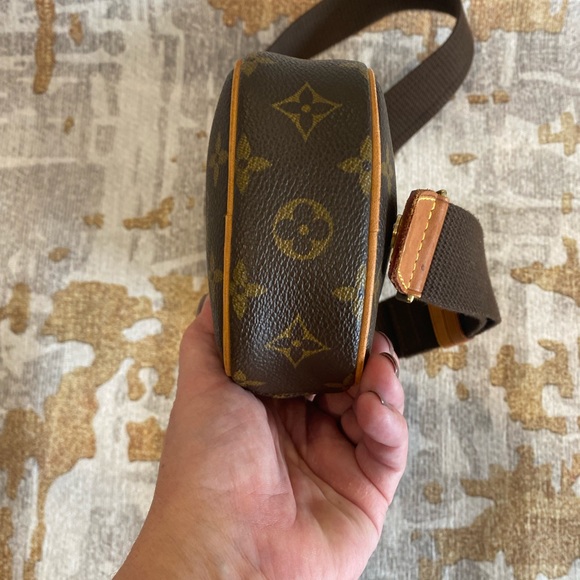 Louis Vuitton Monogram Pochette Gange - Picture 6 of 8